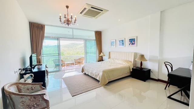 Standard Room with Mountain View
