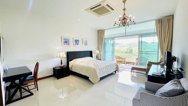 Standard Room with Mountain View