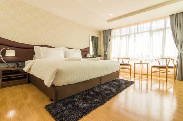Deluxe King Bed