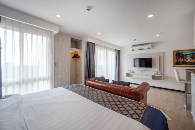 Club Deluxe