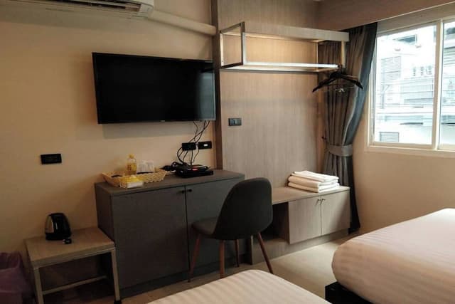 Private Room with Shared Bathroom