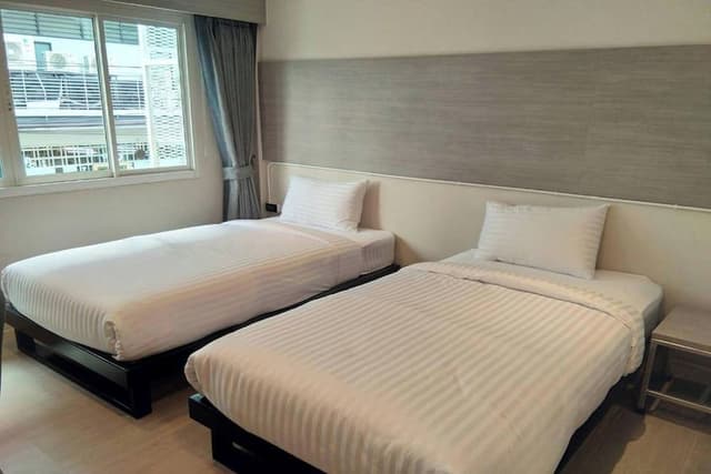 Private Room with Shared Bathroom