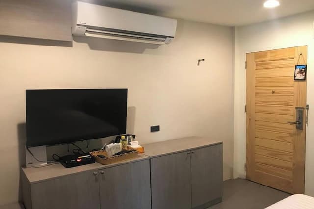 Private Room with Shared Bathroom