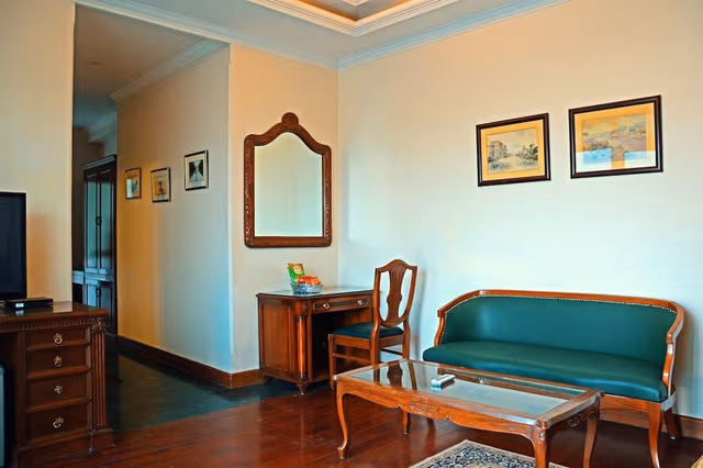 Suite with Airport Pickup