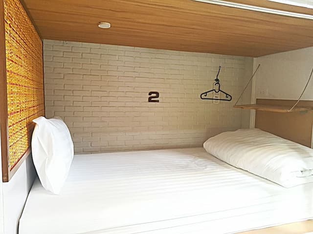 6-Bed Mixed Dormitory with Shared Bathroom