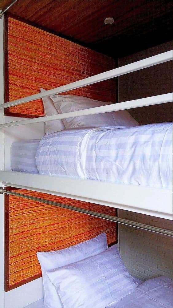 8-Bed Mixed Dormitory with Shared Bathroom