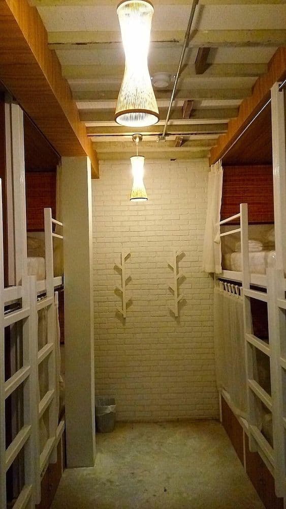 8-Bed Mixed Dormitory with Shared Bathroom