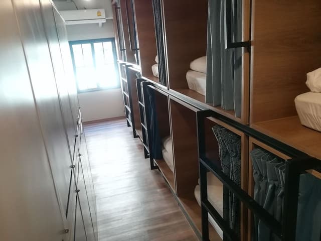 10-Bed Mixed Dormitory with Shared Bathroom