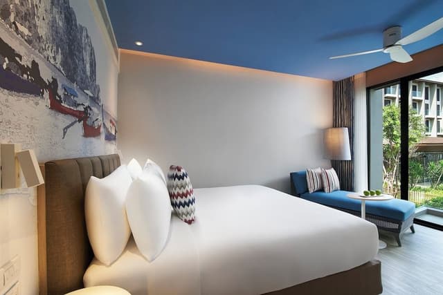 Deluxe Room, 1 King Bed (Sunset)