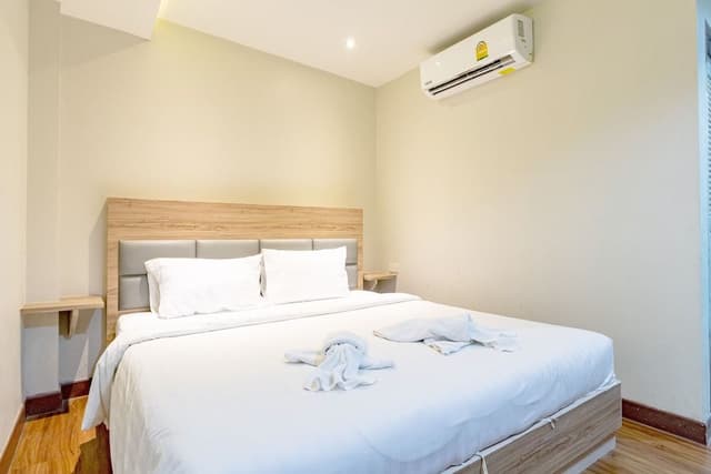 Double Room with no Window Located on higher floor (4th floor)