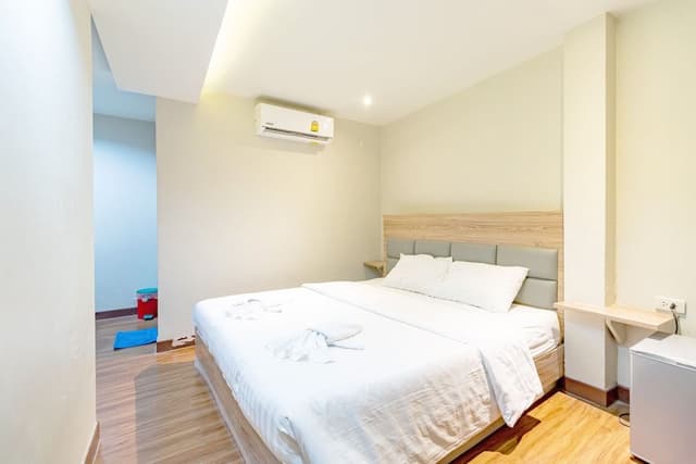Double Room with no Window Located on higher floor (4th floor)