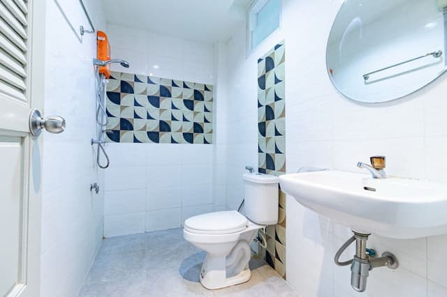 Double Room with no Window Located on higher floor (4th floor)