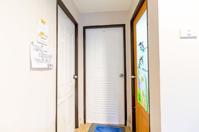 Single Room, Women only