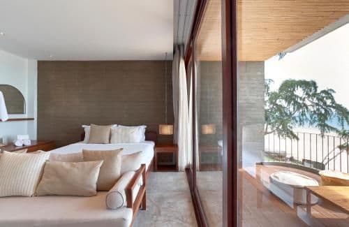 1 King Bed with Tub Non-Smoking