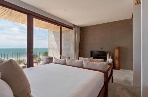 1 King Bed with Tub Non-Smoking