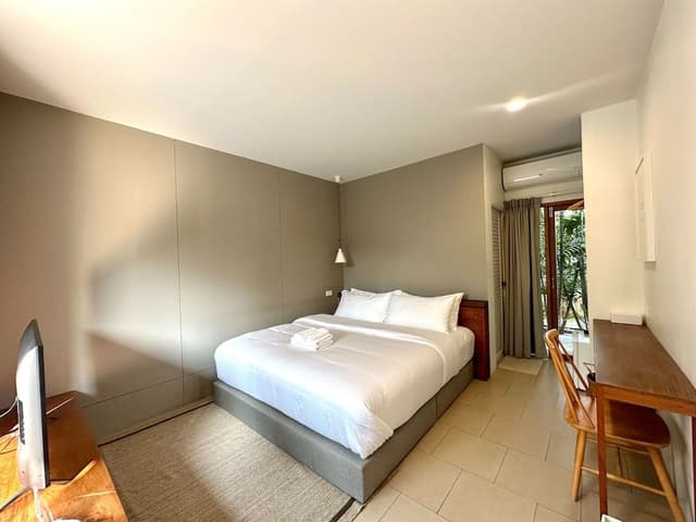 Superior Room, Pool View
