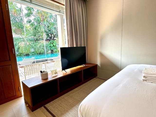 Superior Room, Pool View