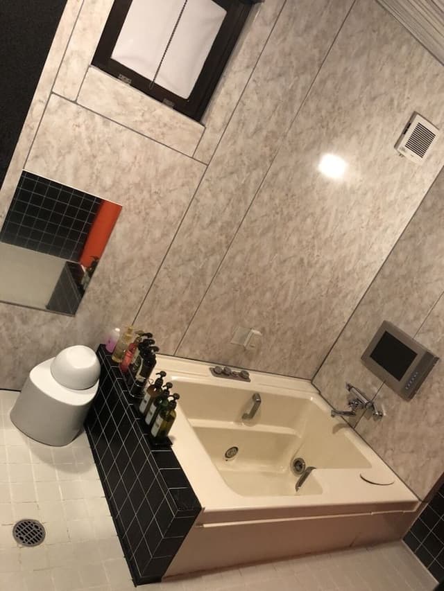 Double Room, Smoking