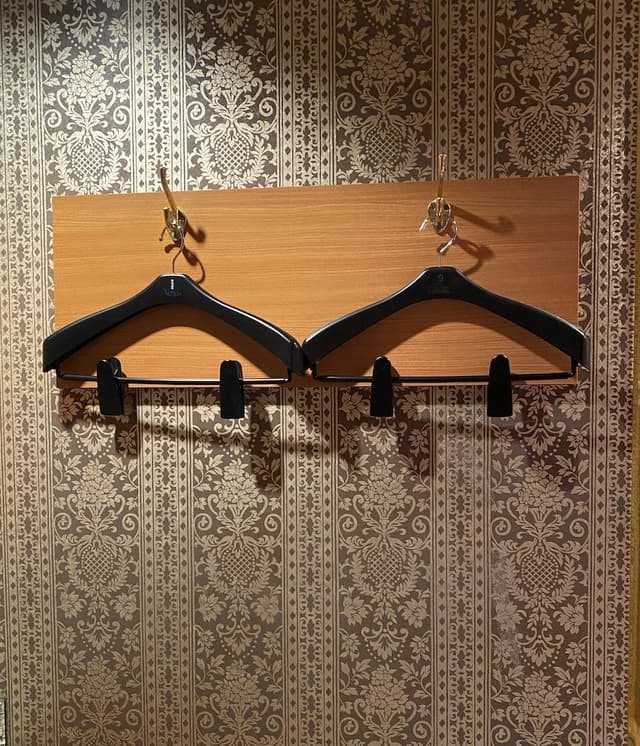 Queen Room, Run of House