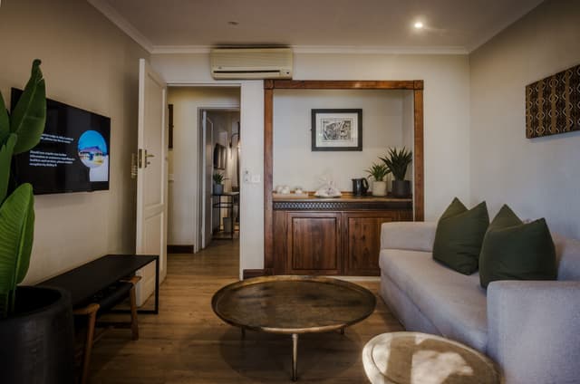 Tlou Luxury Suite