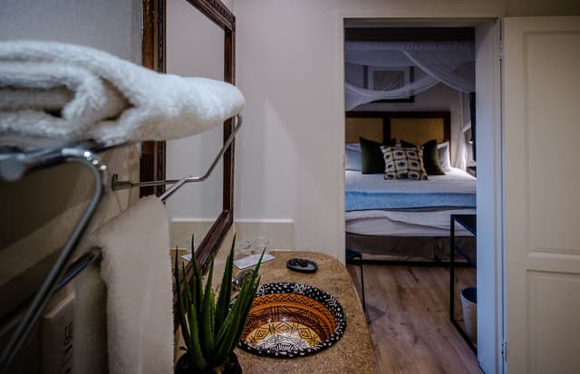 Tlou Luxury Suite