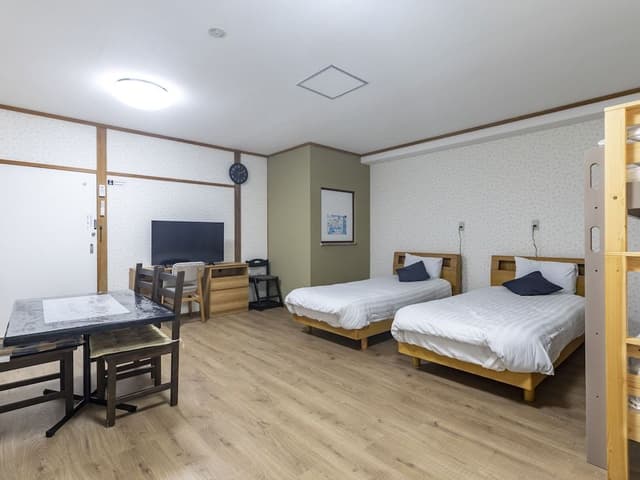 Quadruple Room, 4 Bedrooms, Non Smoking, Shared Bathroom