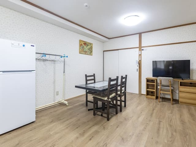 Quadruple Room, 4 Bedrooms, Non Smoking, Shared Bathroom