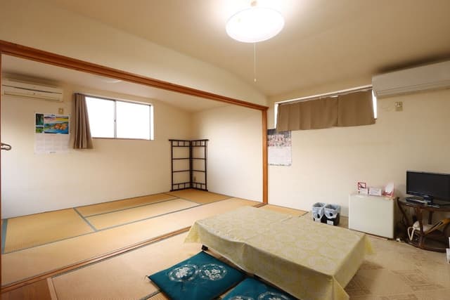 Japanese Style Room with Shared Bath/Toilet (10 tatami mats)