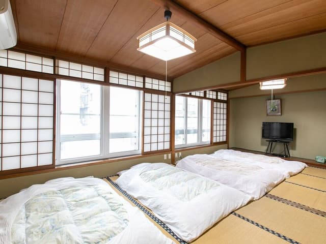 Japanese Room With Shared Washroom- 8 Pax