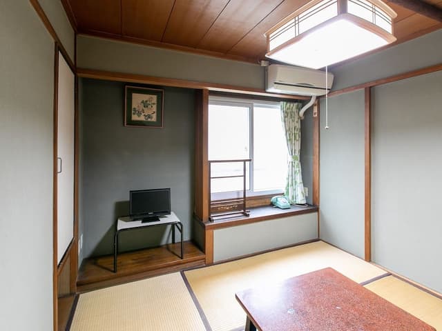 Japanese Room With Shared Washroom- Triple