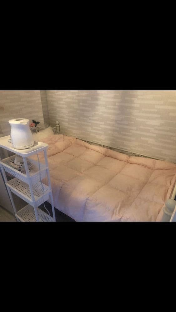 Room, Women only (2)
