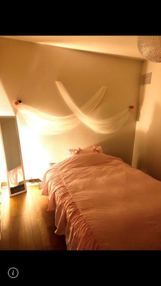 Room, Women only (2)
