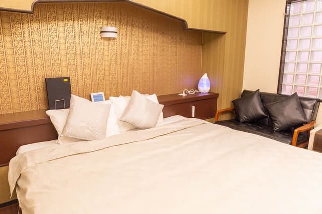 Double Room, Smoking