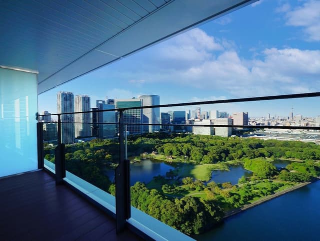 chapter 2 King Garden View Non smoking