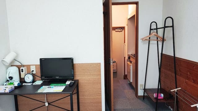 Basic Twin Room, 2 Twin Beds, Non Smoking, Private Bathroom
