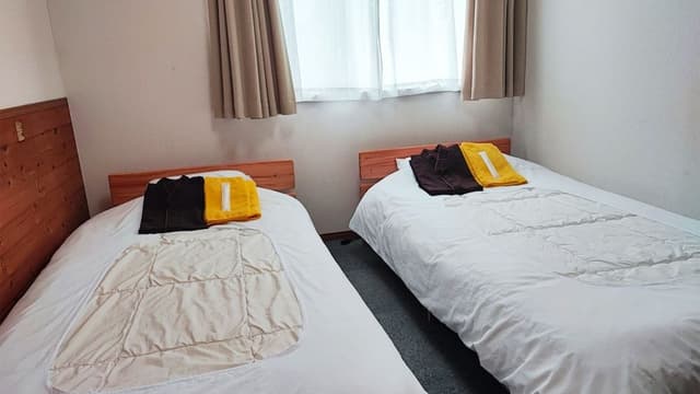 Basic Twin Room, 2 Twin Beds, Non Smoking, Private Bathroom