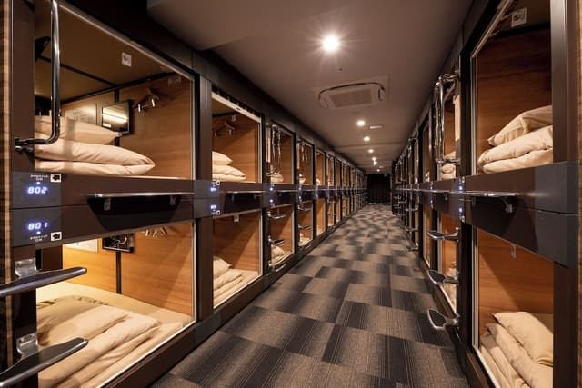 [Lower bunk]H100cm Capsule room for women, non-smoking