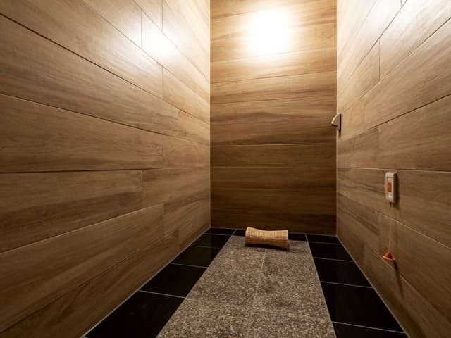 [Lower bunk]H100cm Capsule room for women, non-smoking