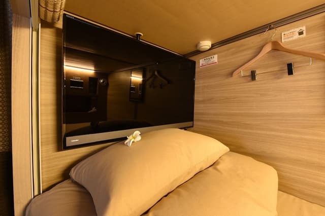 [Lower bunk]H100cm Capsule room for women, non-smoking