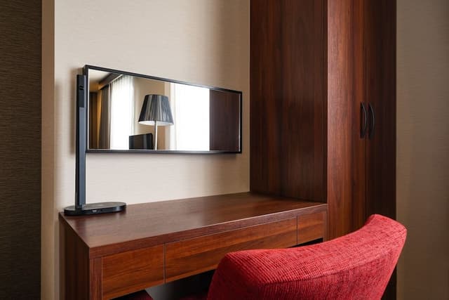 Hollywood Twin Room, Non Smoking (West)