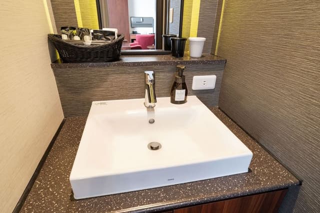 Hollywood Twin Room, Non Smoking (West)