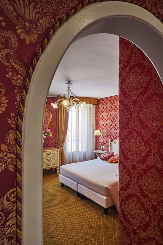 Deluxe Double Room, Canal View