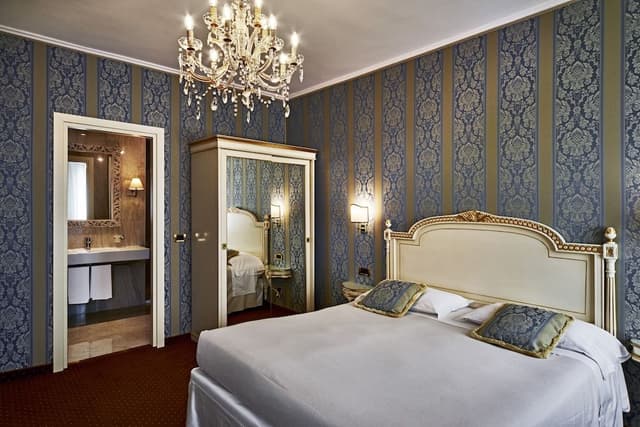Deluxe Double Room, Canal View