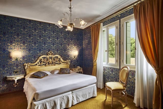 Deluxe Double Room, Canal View