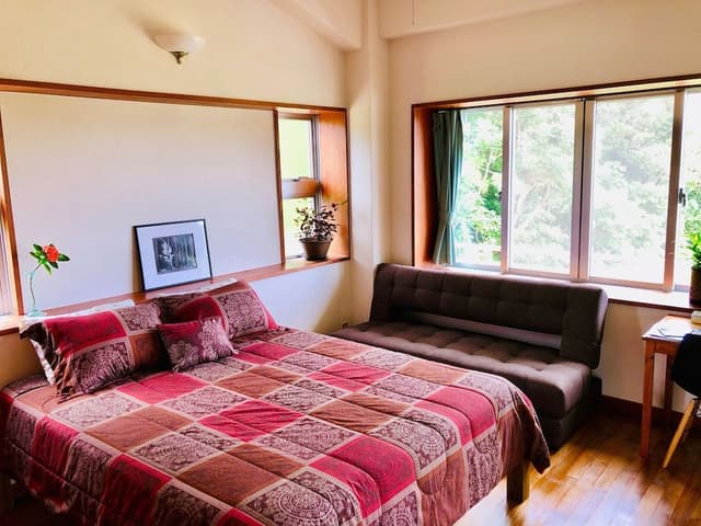 Queen Room, Shared Bathroom