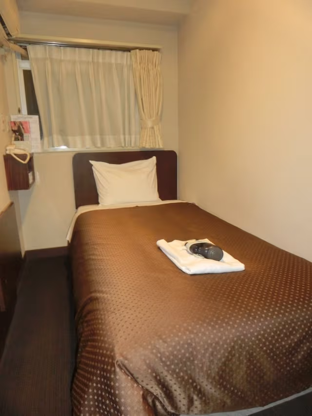 Single Room, Smoking
