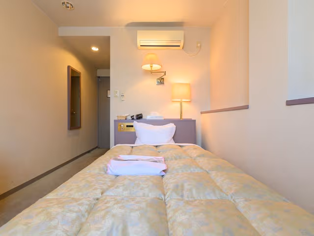 Single Room, Smoking