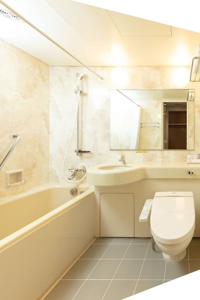 Double Room, Smoking