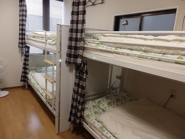 Shared Dormitory, Women only