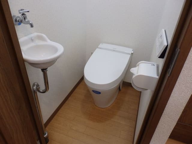 Shared Dormitory, Women only